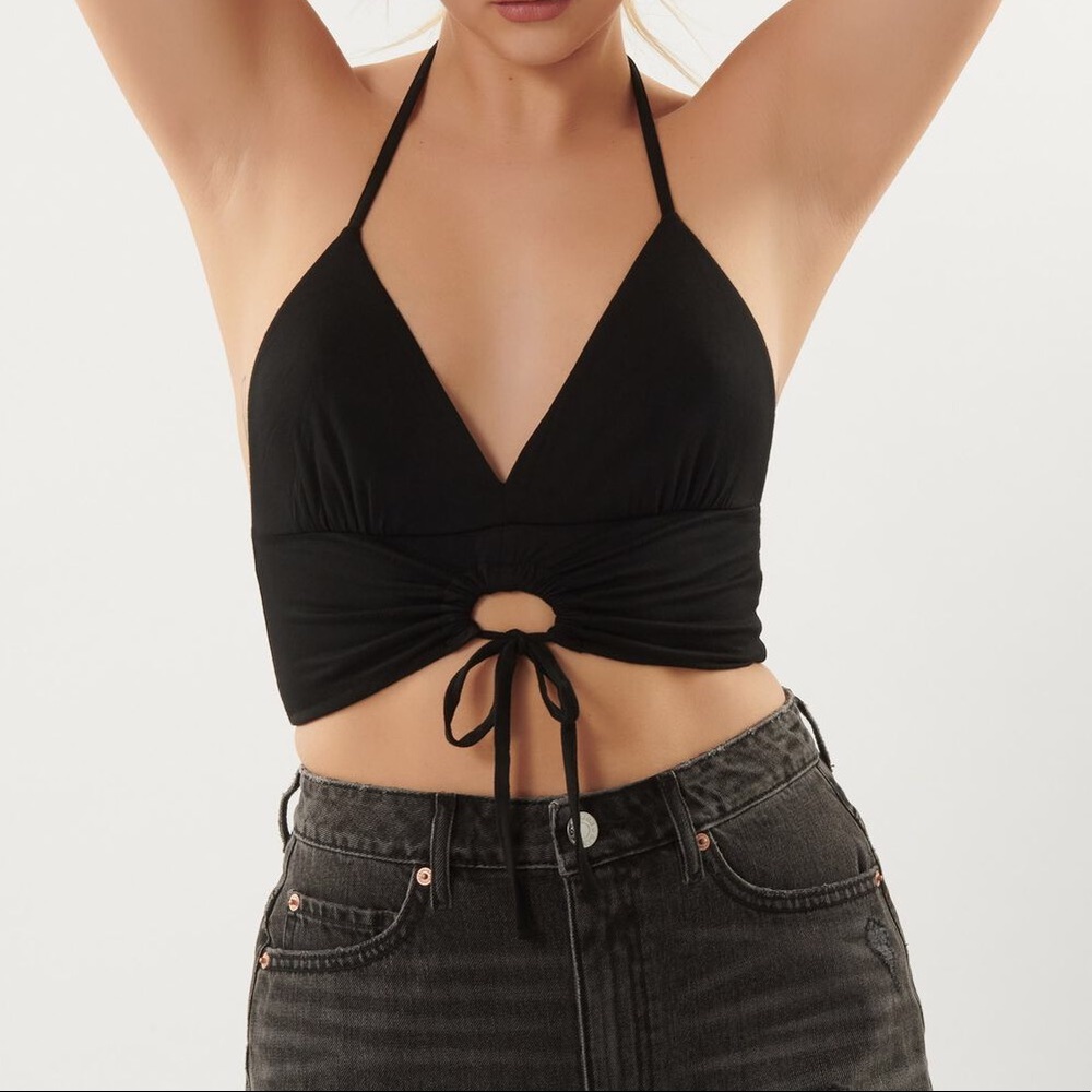 🌻2/$25 • GARAGE • Keyhole Halter Cami